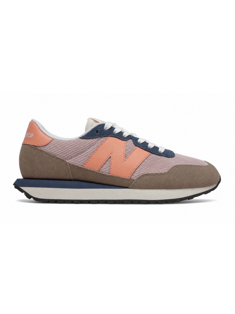 New Balance Women's Sneaker in Mushroom Space Pink